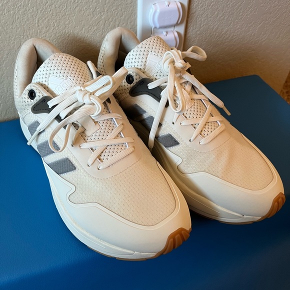 ZNCHILL Adidas Casual Sneakers - Size 8.5 - Picture 4 of 4